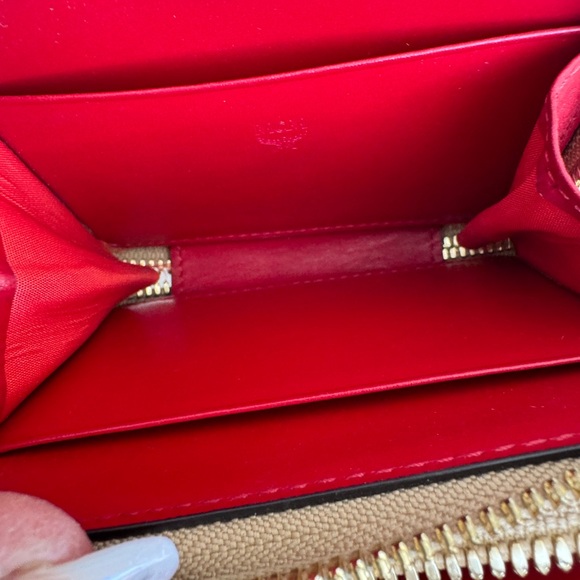 LOW START Mcm metallic gold wallet with key chain - Picture 7 of 15